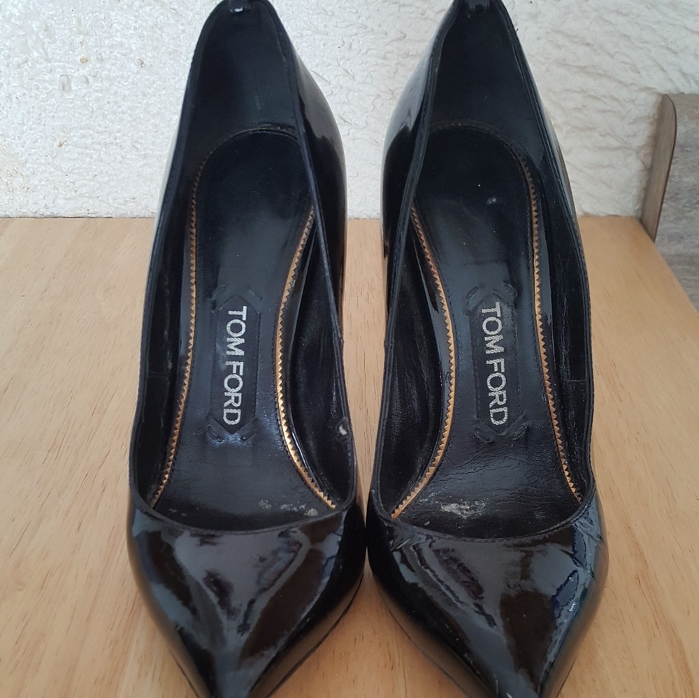 TOM FORD PATENT LEATHER PUMPS